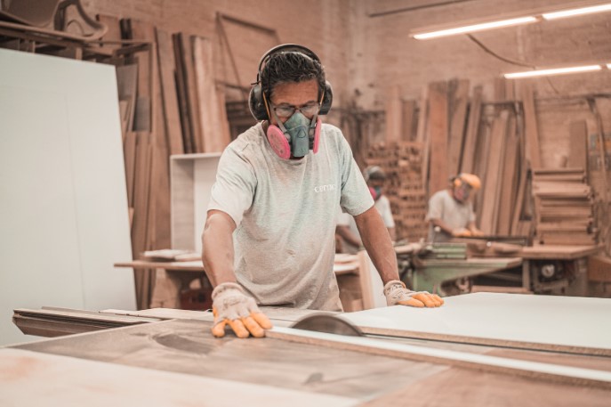 востребованные профессии для мужчин в польше в 2025 году