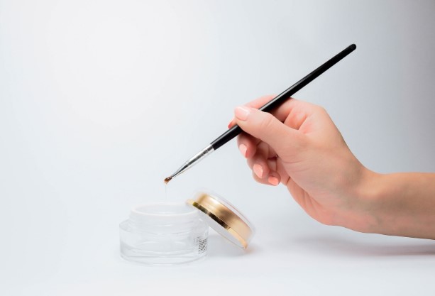 для чего нужны кисти для маникюра